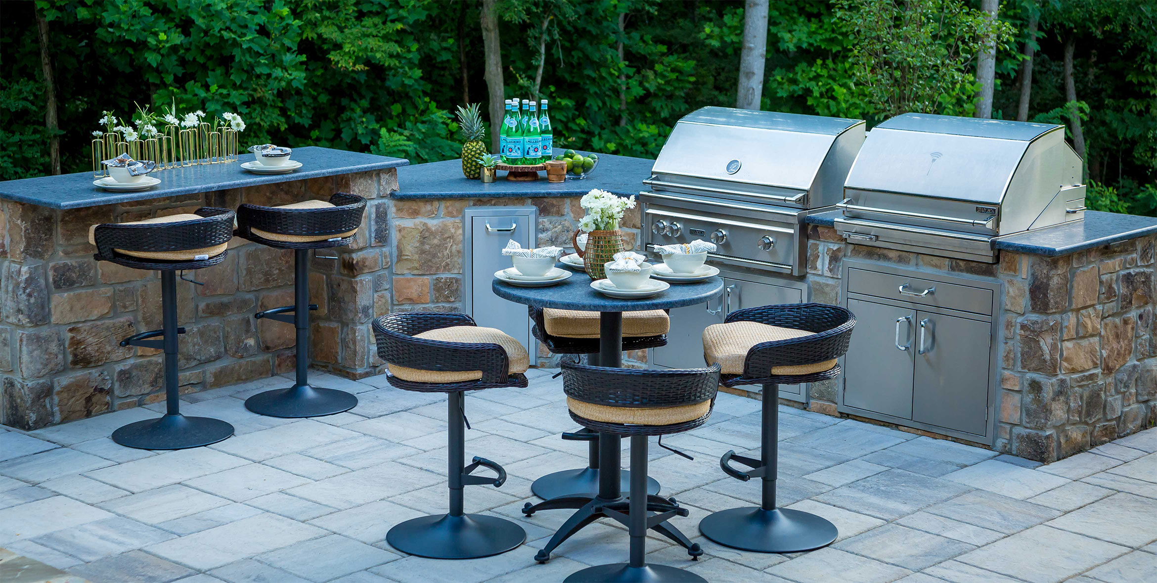outdoor living space professional
